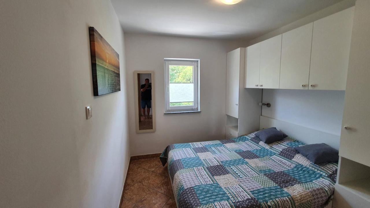 Apartment Helmut With Sea View Baška Exteriör bild